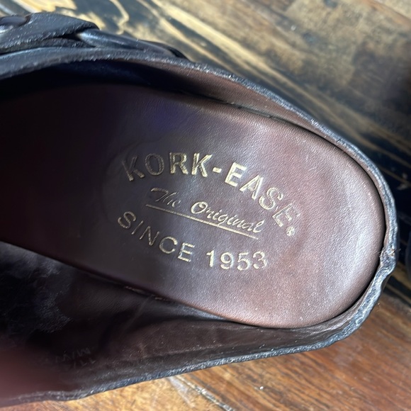Kork-Ease clogs with wooden heel black size 11/43
Size 11 size 43 one tack gone - Picture 6 of 17